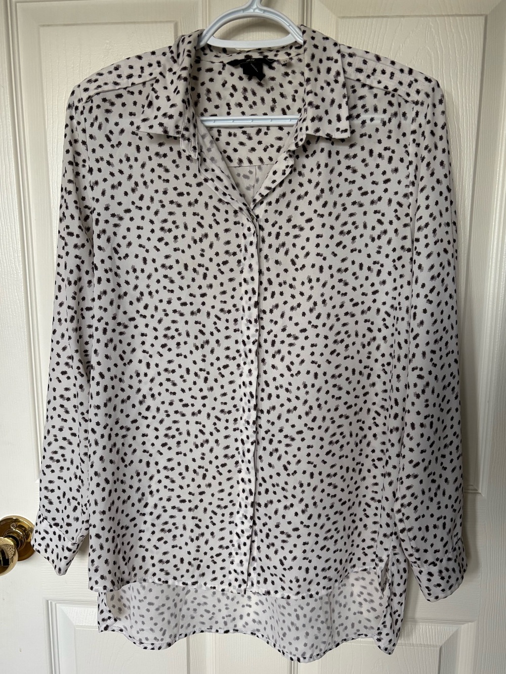 H&M Women's Size 6 White Black Spotted Long Sleeve Button Up High Low Blouse